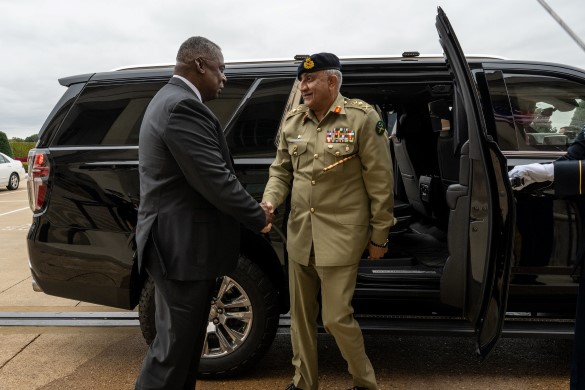 General Qamar Javed Bajwa, Lloyd J. Austin III