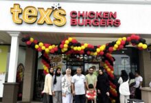 Texs Chicken Burgers Levittown, New York by Ayaz Siddiqui